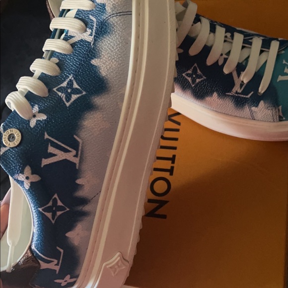 Authentic Louis Vuitton sneakers - Picture 3 of 4